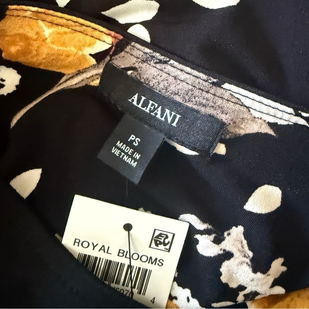 NEW Alfani Black and Gold Graphic 3/4 Sleeve Blouse - Picture 5 of 7